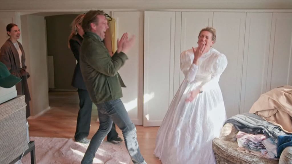 Bo Wilkes getrakteerd op hysterisch vrijgezellenfeest in Echte Gooische Moeders