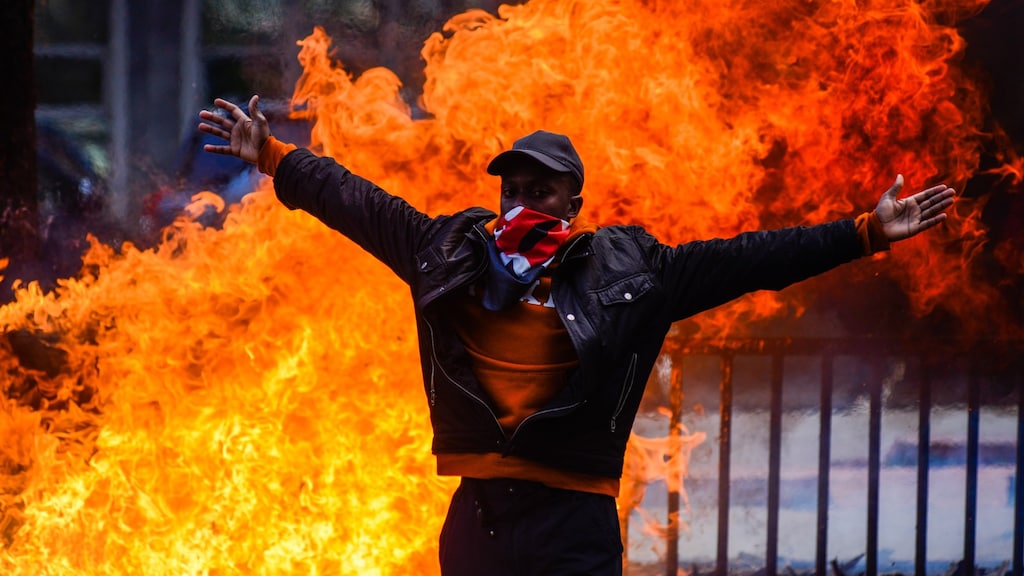 Demonstranten botsten soms hard met de politie en het leger.