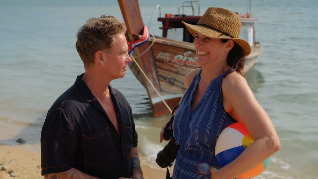 Susan Visser krijgt Danny de Munk uit de kleren in Het Perfecte Plaatje Op Reis