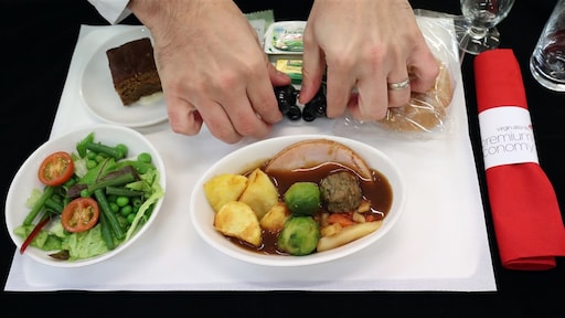 Na 27 jaar trouwe dienst: ontslagen na snacken van vliegtuigvoedsel