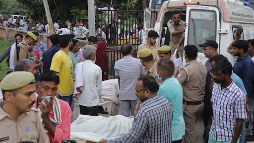 Paniek bij bijeenkomst in India: ruim 100 doden door verdrukking