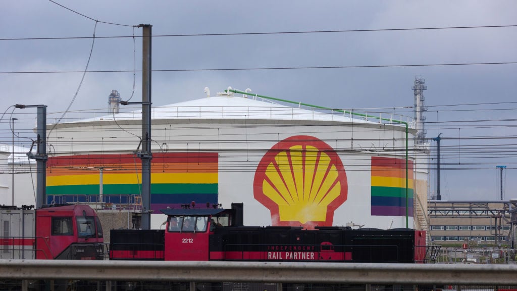 Shell legt bouw biobrandstoffabriek Pernis stil: 'Markt niet aantrekkelijk'