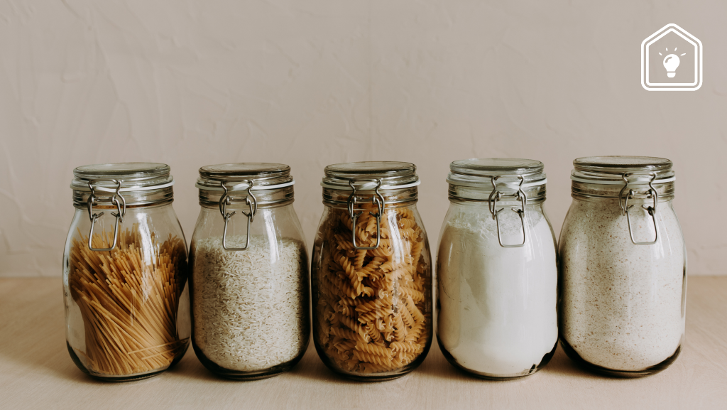 Deze beestjes kunnen in je voorraad(potten) zitten en zo voorkom je ze