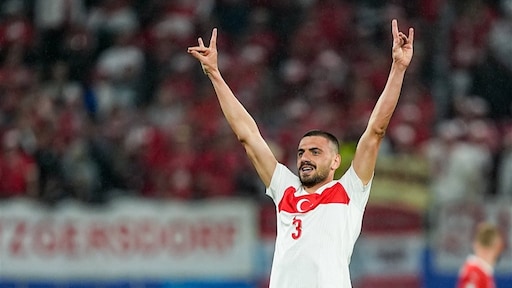 Turkse speler Demiral geschorst voor EK-duel met Oranje om wolvengroet