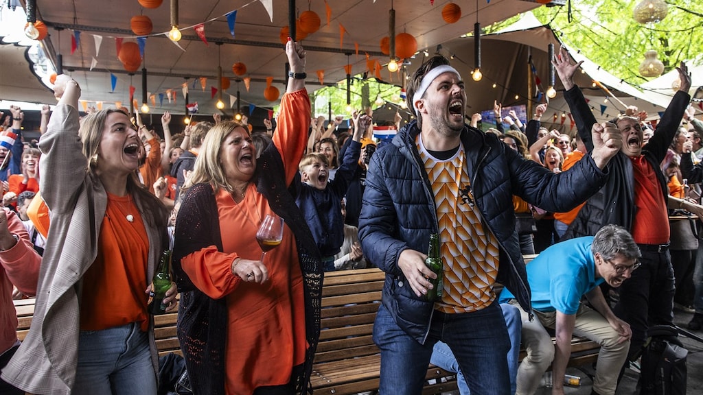 Smijten, springen, vloeken, tieren: waarom we zo tekeergaan als Oranje speelt