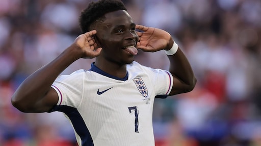 Na ladingen racisme is Bukayo Saka nu een Britse held: 'Hij was zo dapper'