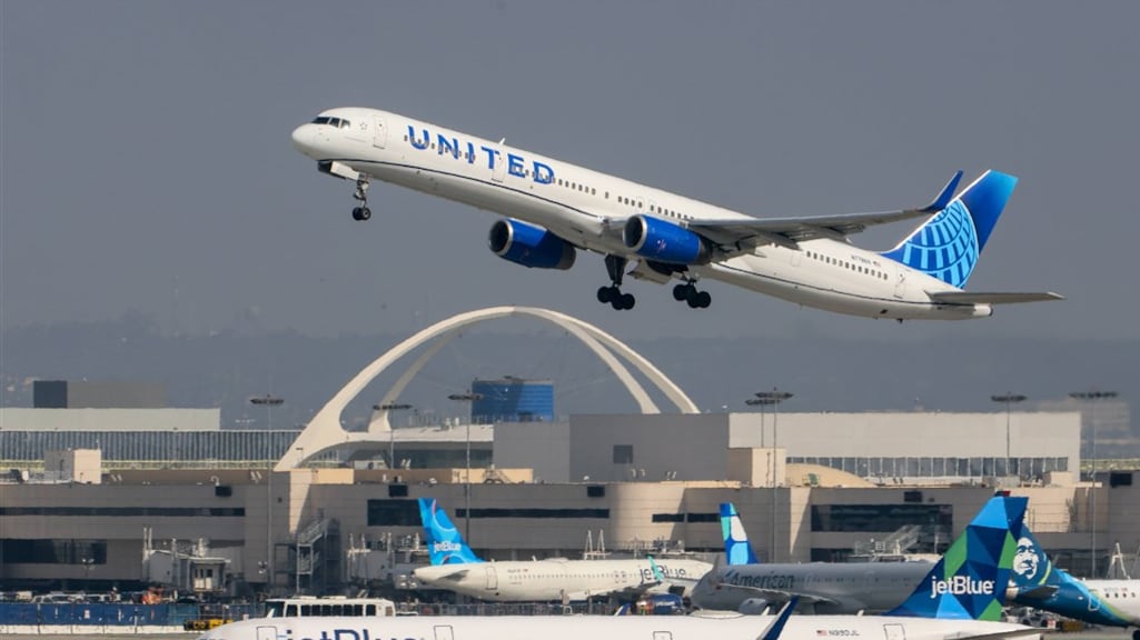 Boeing verliest wiel bij vertrek uit LA: 'We zagen 'm langs onze neus rollen'