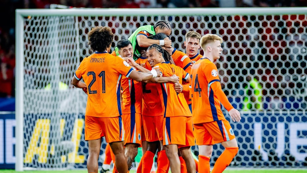 Trein Oranje reed niet, Nederlands elftal toch per vliegtuig naar Dortmund