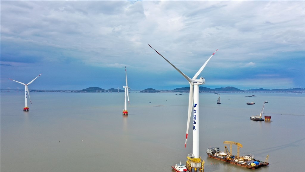 China gaat twee keer zo hard met zonne- en windenergie als rest van de wereld