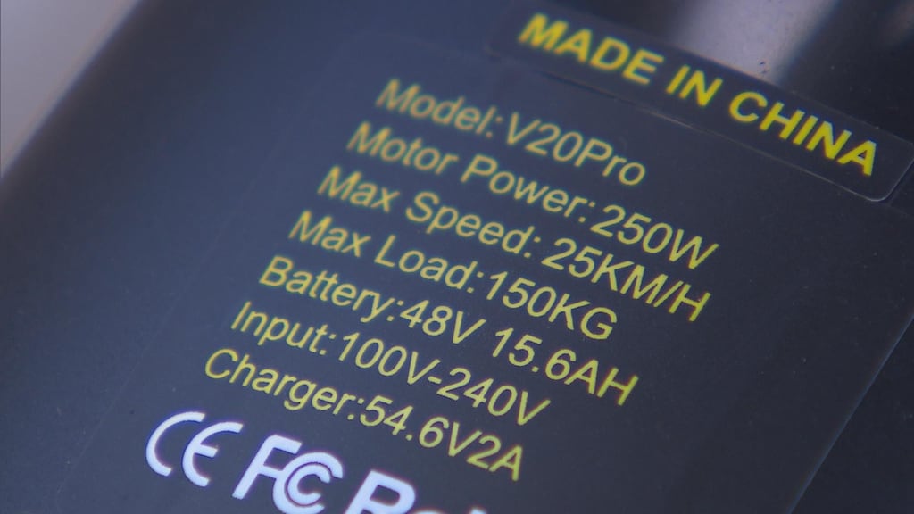 De sticker geeft aan dat de fiets 25 kan, maar in werkelijkheid kan hij veel harder.