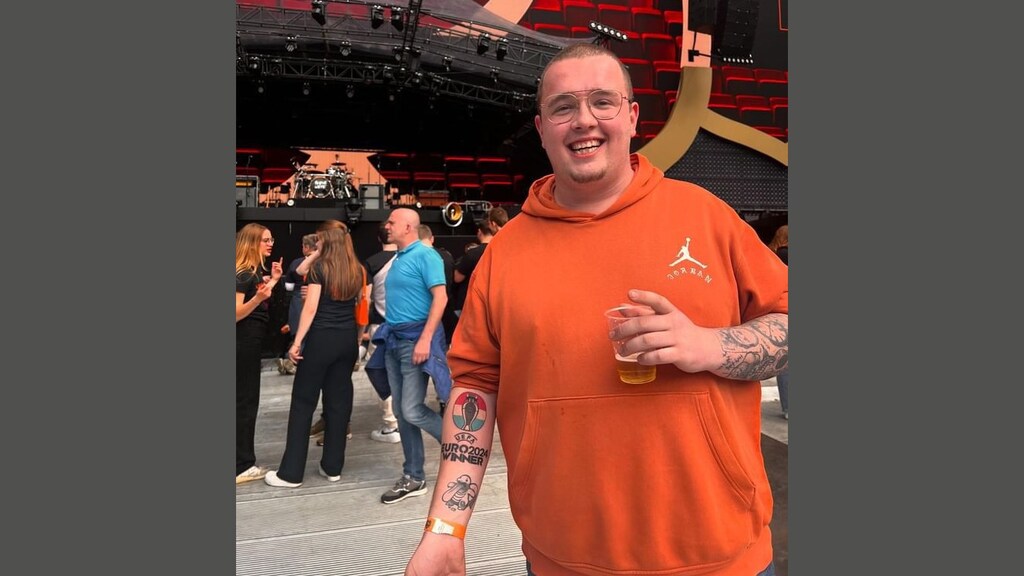 Bart is ondanks het verlies van Oranje trots op zijn tattoo.