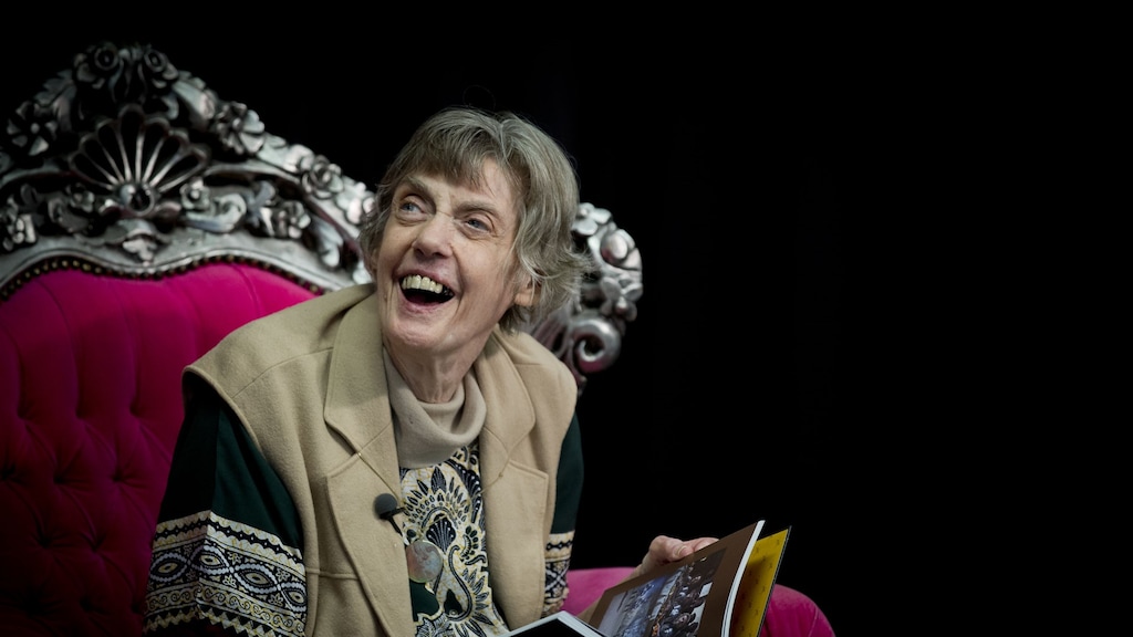 Tonke Dragt vierde in 2023 haar verjaardag tijdens een boekpresentatie.