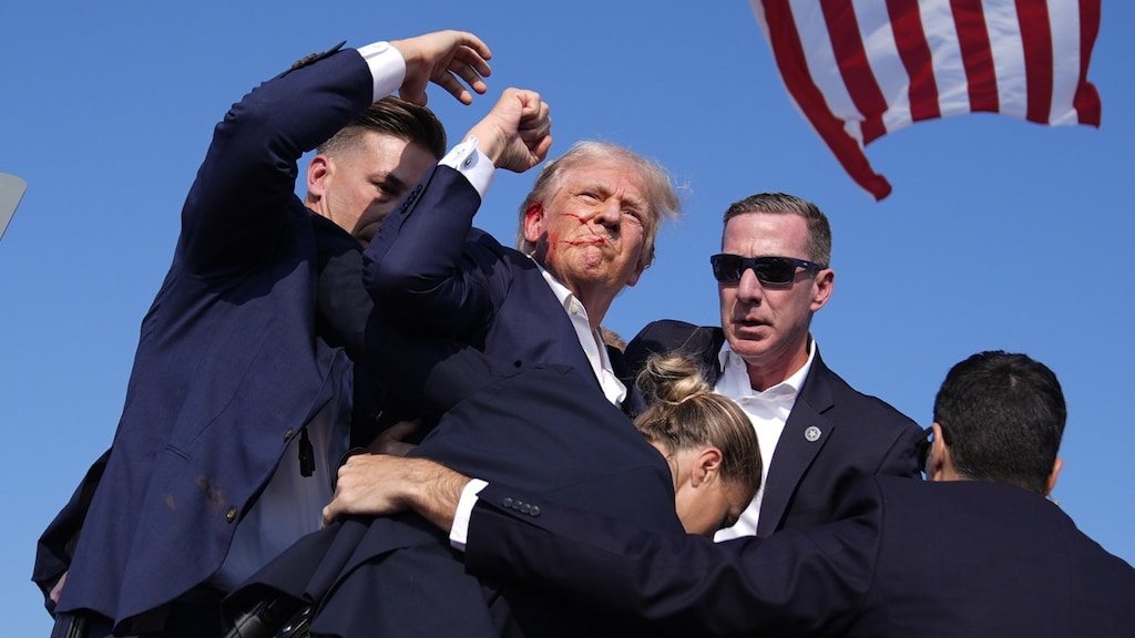 Trump gewond aan oor na schietincident op campagnebijeenkomst