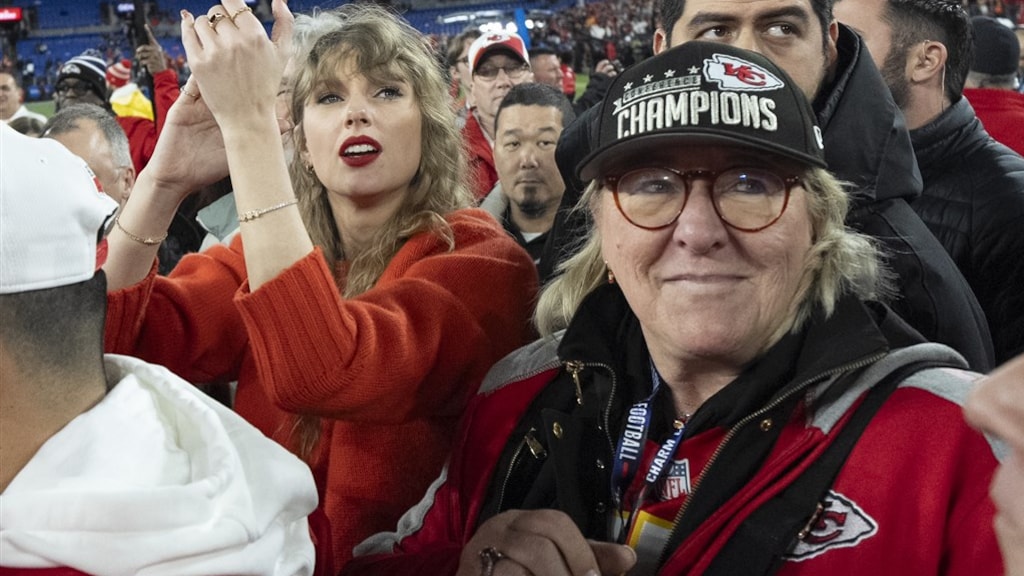 'Schoonmoeder' Taylor Swift schittert in kerstfilm over American footballteam van Travis