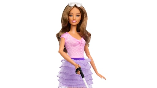 Blinde barbie op de markt: braille op de doos, kleding met reliëf