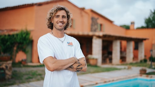 Mike uit B&B Vol Liefde duikt op in Daar Gaan Ze Weer als baas van Senna