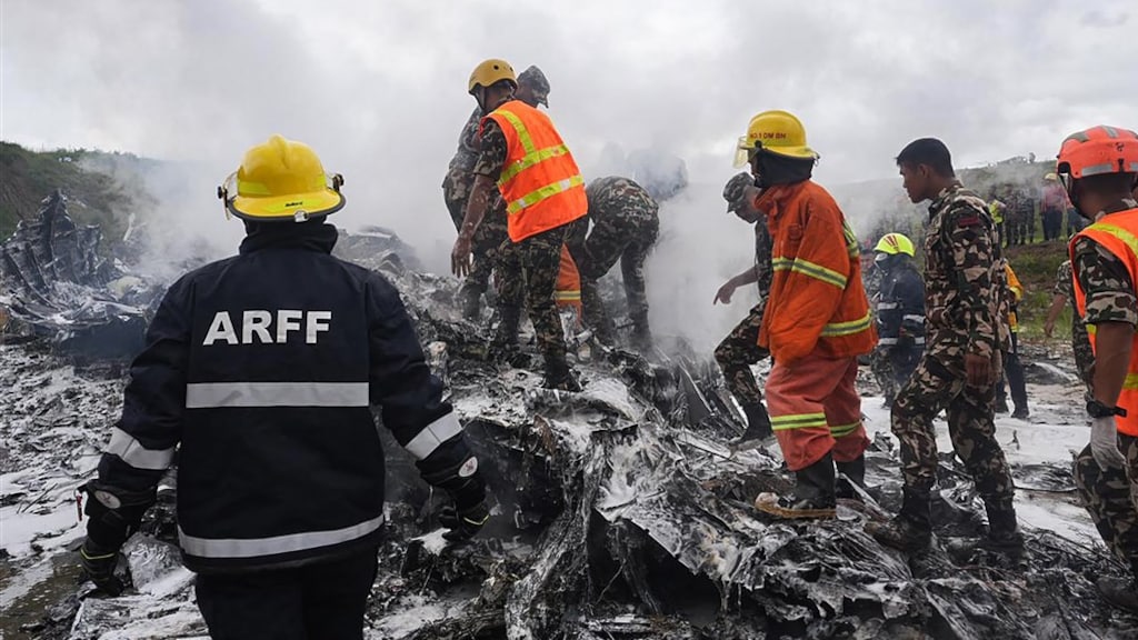 Passagiersvliegtuig verongelukt bij hoofdstad Nepal: achttien doden