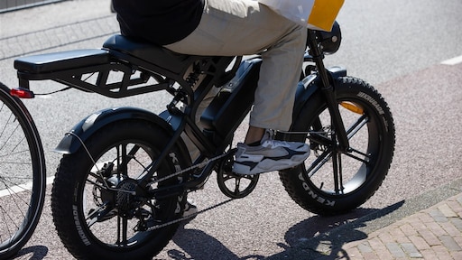 Man (19) bedreigt jongen (16) en steelt zijn fatbike, maar die heeft een GPS-tag