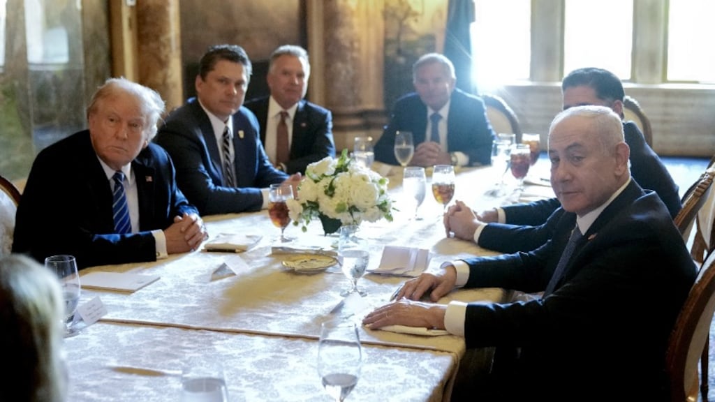 Netanyahu sluit Amerikaans bezoek af bij Trump, ontkent slechte relatie