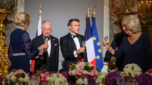 Franse president Macron trakteert Britse koning Charles op diner van half miljoen