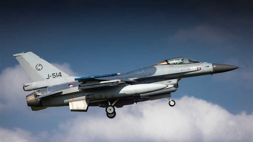 Eerste F-16-gevechtstoestellen komen aan in Oekraïne: 'Geen gamechanger, maar het helpt'