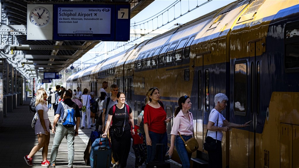 NS wil verlies goedmaken met forse verhoging prijs treinkaartjes en reorganisatie