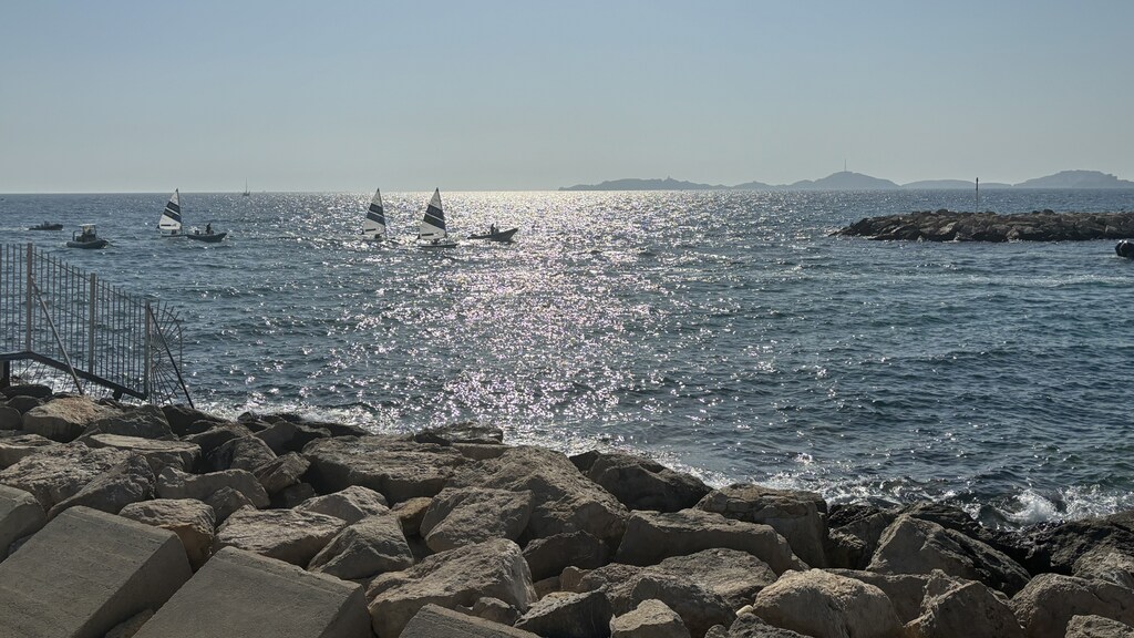 Boten keren terug na een dag in de baai.