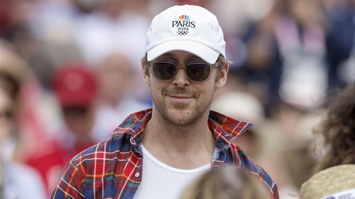 Ryan Gosling maakt zeldzame verschijning met gezin bij de Spelen