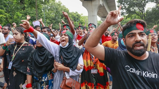 Na dodelijke protesten slaat premier Bangladesh met helikopter op de vlucht