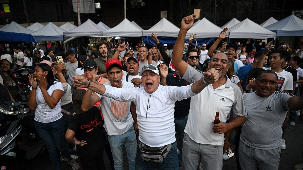 Aanhangers van Machado en Gonzalez Urrutia bij een protest in Caracas.