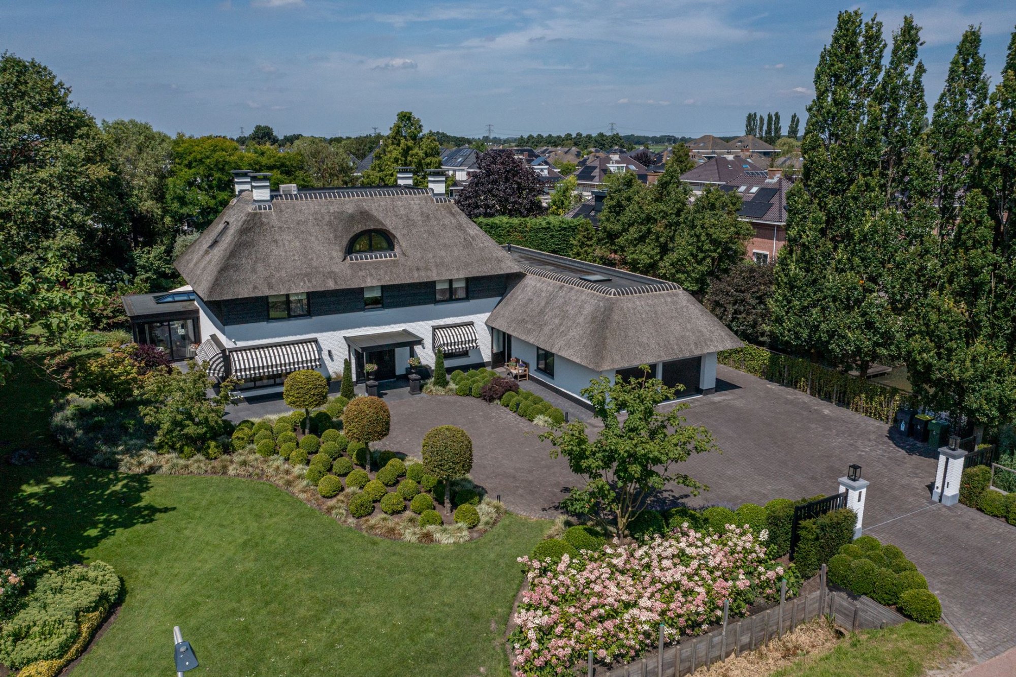 Van kapsalon tot kroeg, met dit huis hoef je de deur niet uit