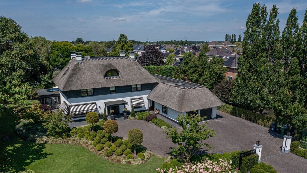 Van kapsalon tot kroeg, met dit huis hoef je de deur niet uit