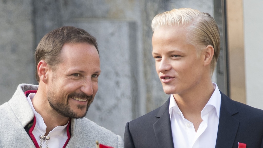 Kroonprins Haakon laat zich opnieuw uit over van mishandeling verdachte zoon Mette-Marit