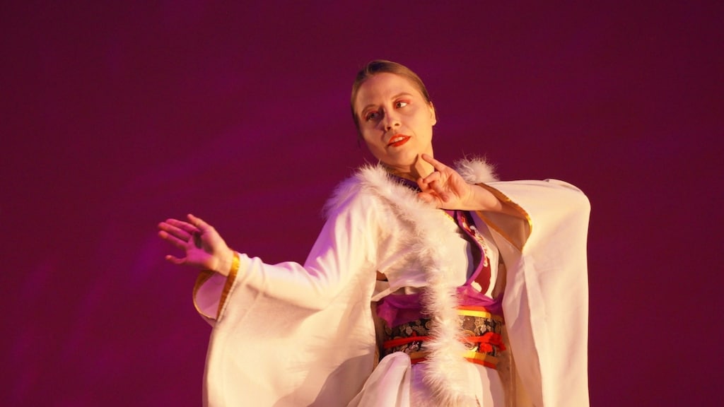 Melissa tijdens een Yosakoi dansoptreden.