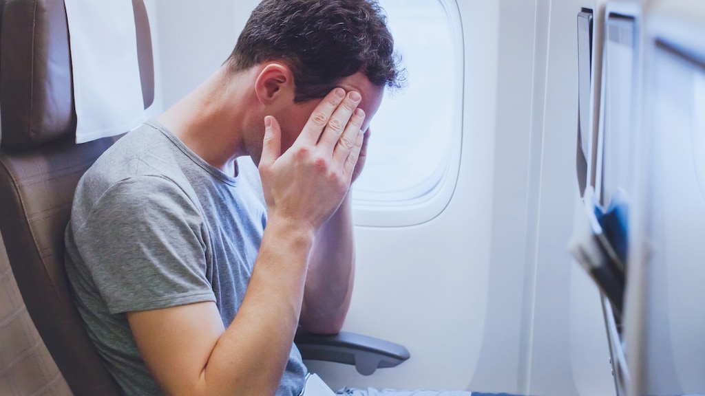 Jos is doodsbang in het vliegtuig: 'Hoe kom ik van mijn vliegangst af?'