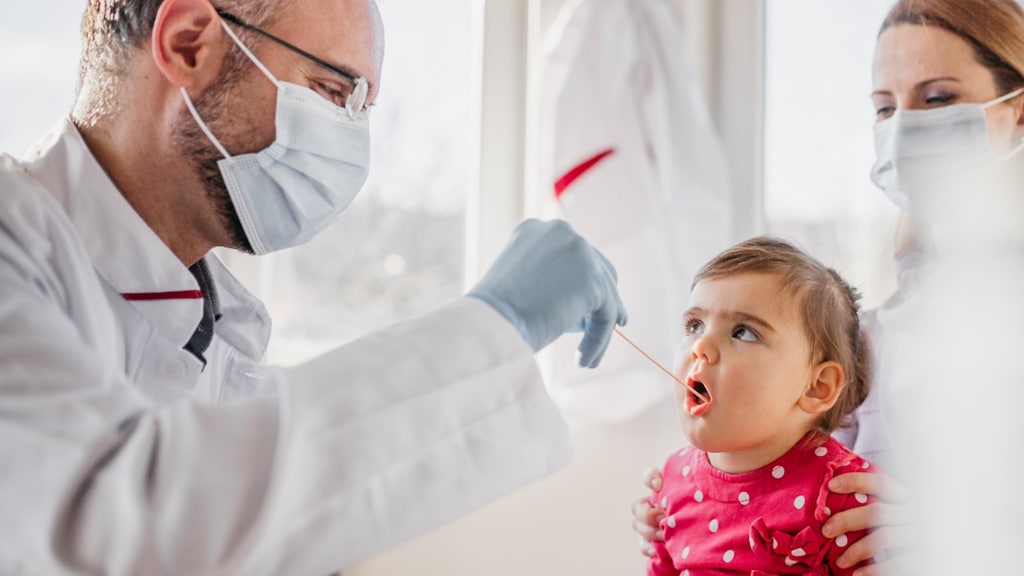 Speekseltest kan bloedprikken vervangen bij kind met luchtweginfectie