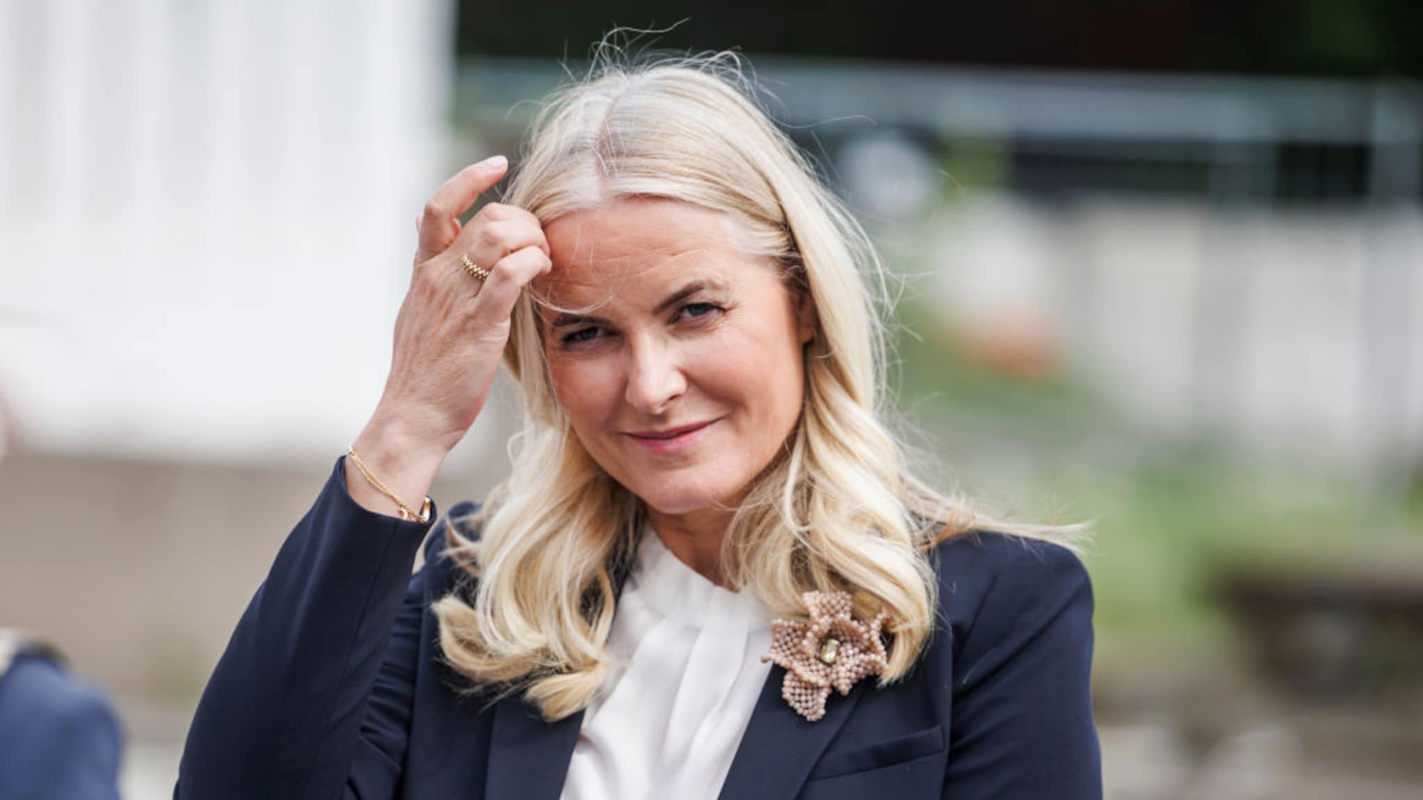 E-mails tussen kroonprinses Mette-Marit en Epstein opgedoken: 'Parijs is goed voor overspel'