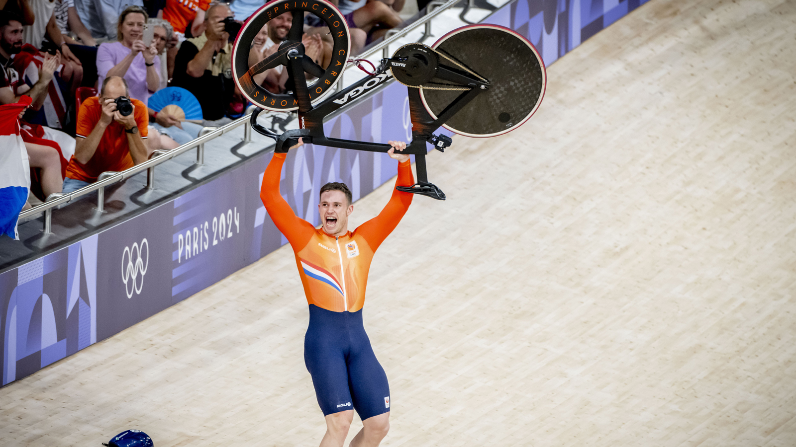 Gouden Harrie Lavreysen in bijzonder rijtje na winst op de sprint