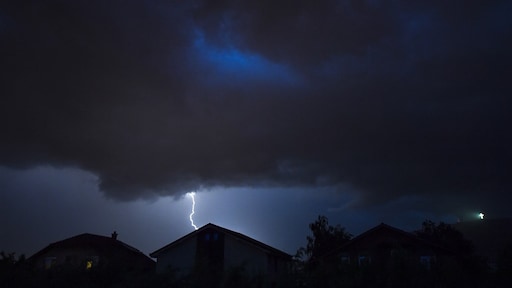 Bliksem slaat in terwijl Chinezen schuilen voor storm: 6 doden, 10 gewonden