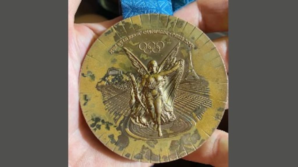 De bronzen plak van Simon van Dorp.