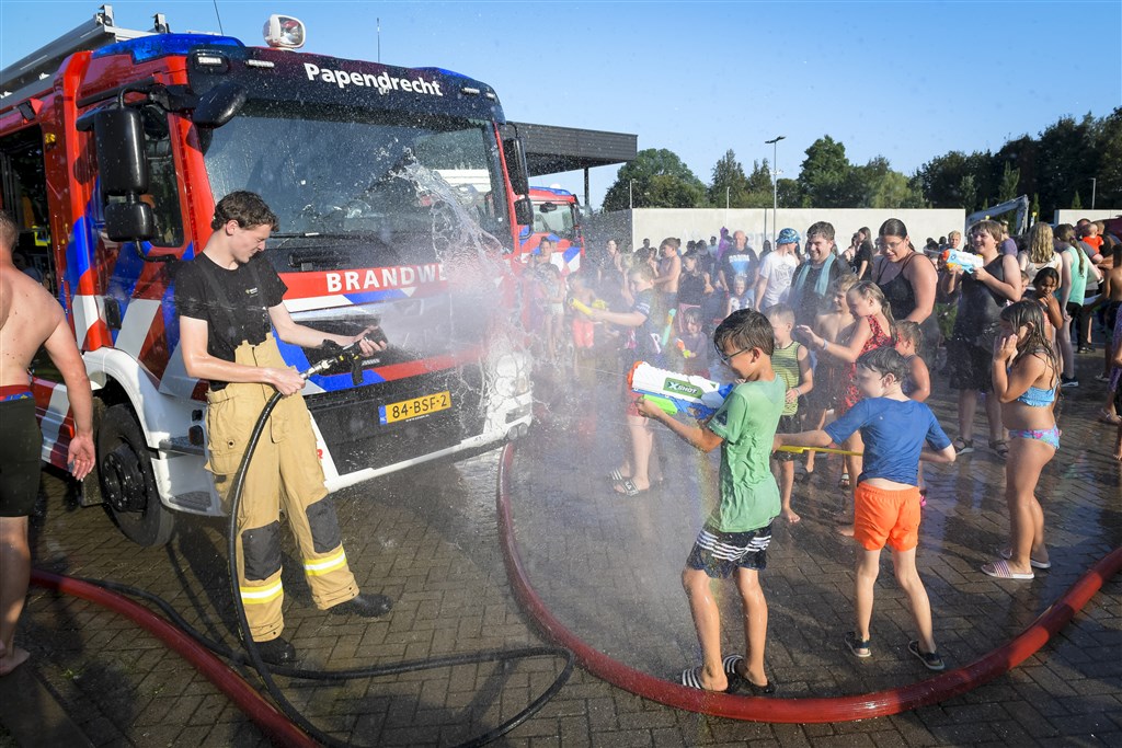 Vandaag warm, benauwd en kans op forse onweersbui