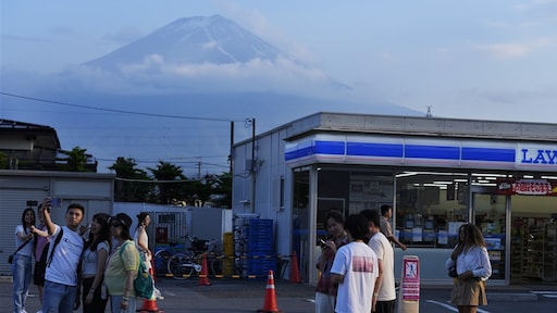 Japanse stad haalt scherm voor Mount Fuji toch weer weg