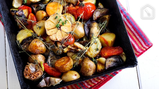 Oven in en klaar! Deze traybakes zet je in een handomdraai op tafel