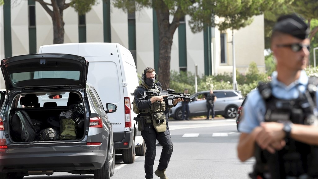 Brandstichting bij Franse synagoge 'antisemitische terreurdaad', volgens president Macron