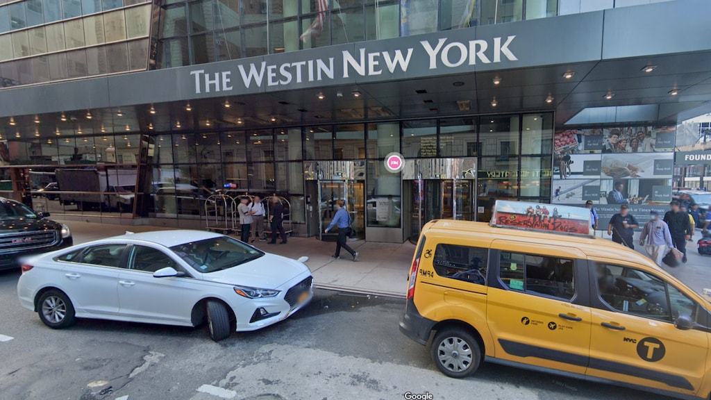 Expelled after urinating in hotel lobby: American demands .5 million | RTL News Expelled after urinating in hotel lobby: American demands .5 million | RTL News