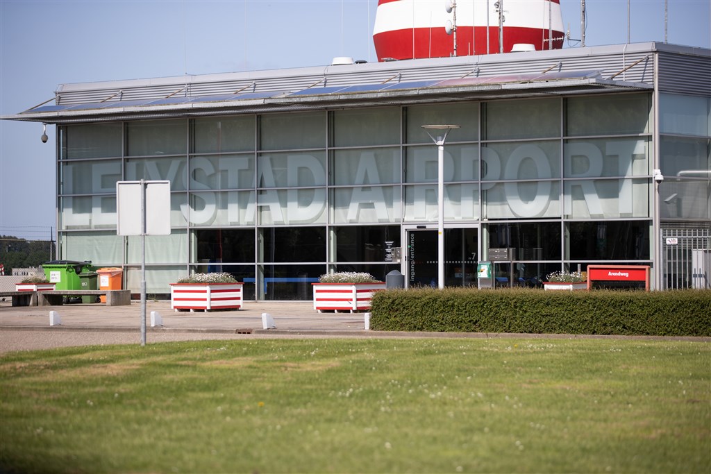 Provincie en gemeente tegen minister: open Lelystad Airport