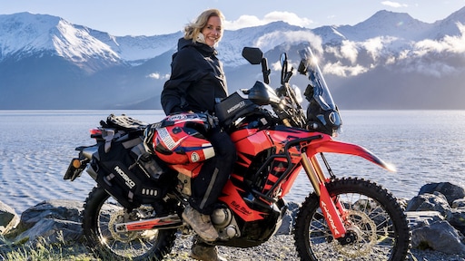 Noraly sprong op de motor, liet alles achter en werd fulltime avonturier