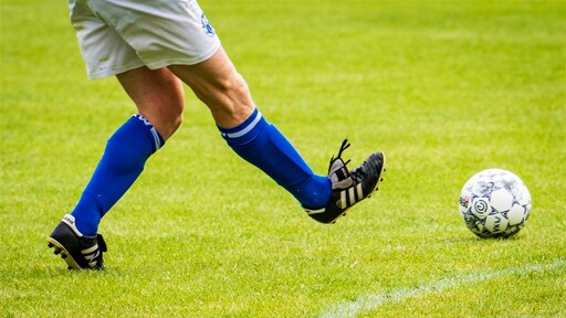 Wedstrijden amateurvoetbal steeds vaker gestaakt, ook meer rode kaarten