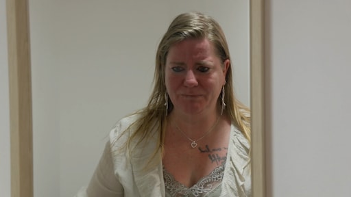 Lianne in tranen om nieuwe kleren in Steenrijk, Straatarm: 'Zeker vijftien jaar geleden'