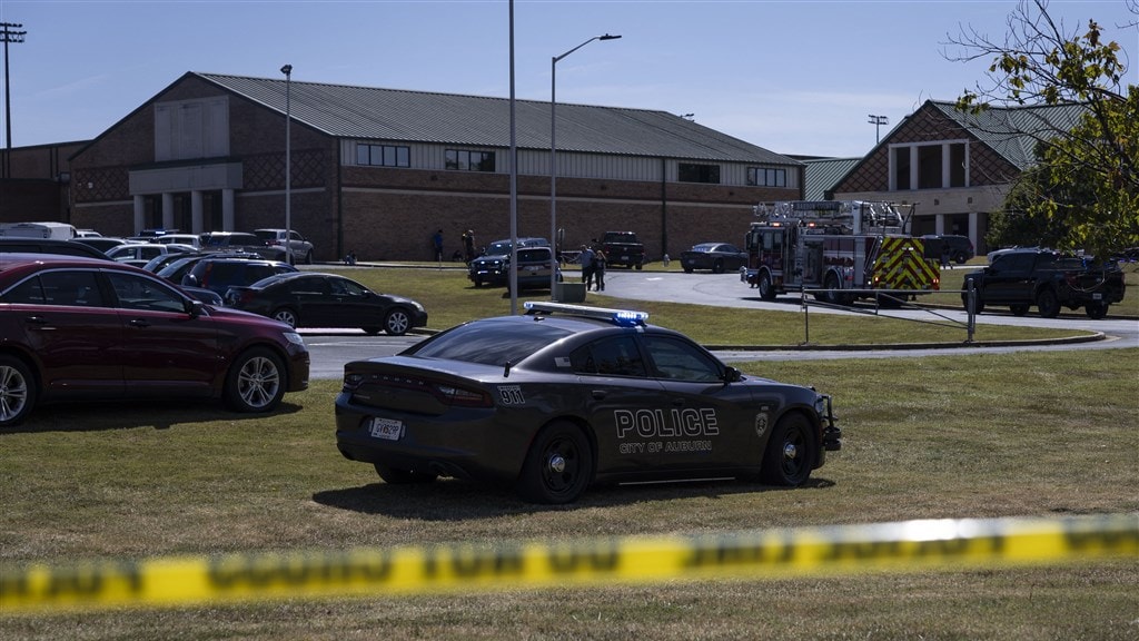 Politie bij de school in de plaats Winder in de Amerikaanse staat Georgia.